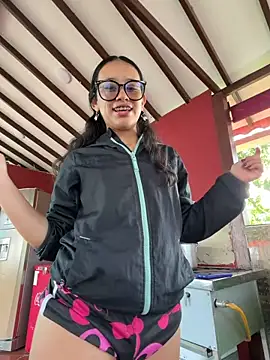 l0lita_emi Webcamshow