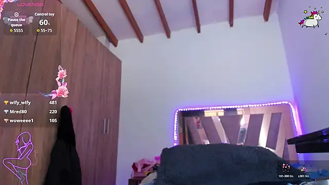 SkyeGabbyRose Show in webcam