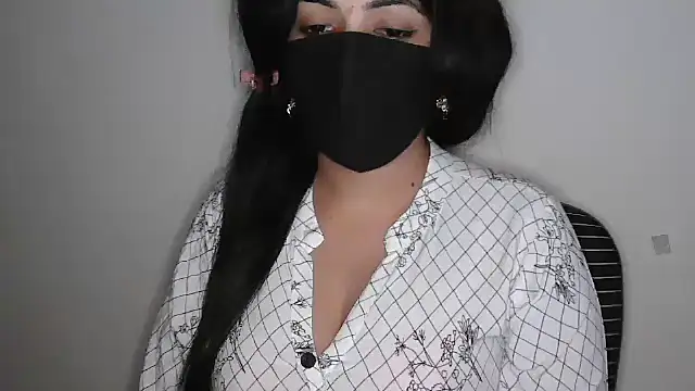 Reddy_Trisha Pertunjukan Webcam