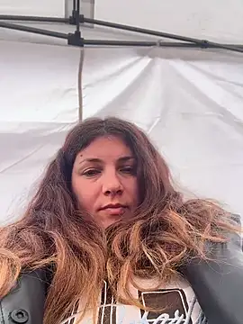 DaisyVibesss Pertunjukan Webcam