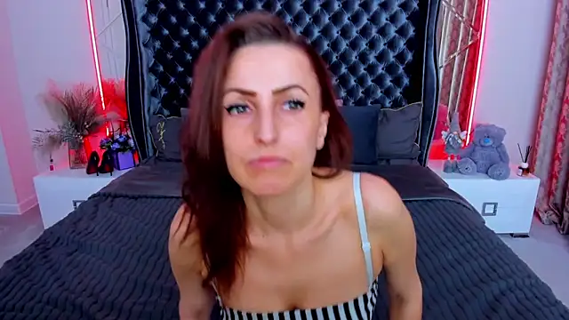 Rebecca_Diamond Adlı Modelin Canlı XXX Sohbeti