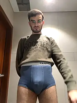 Men_use_me_for_pleasureのウェブカメラショー