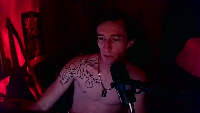 LEVIATHANX666: διαδικτυακό σόου στην κάμερα