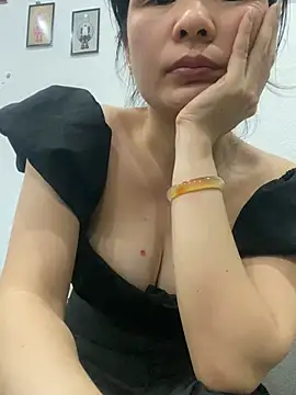 Ivy_Trix2's Live XXX Chat