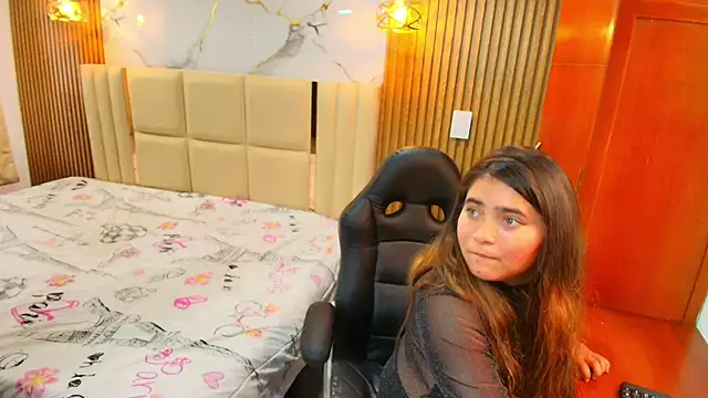 Estrella-gold's Live XXX Chat