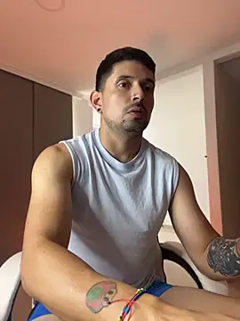 TroyeSavageのウェブカメラショー