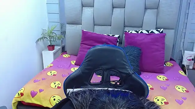 evelin_zaens' Live XXX Chat