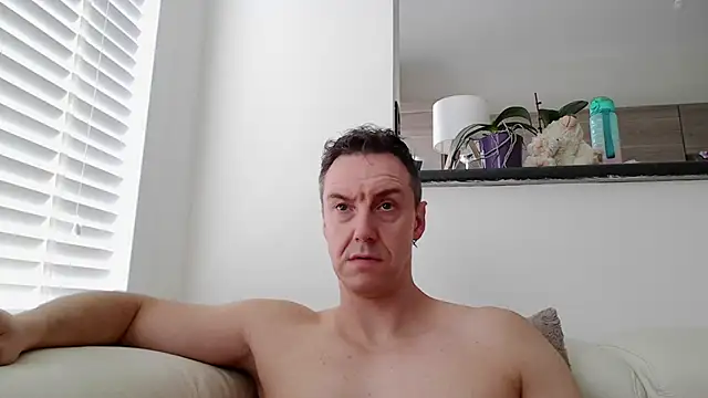 ploki2180 Chat XXX in diretta