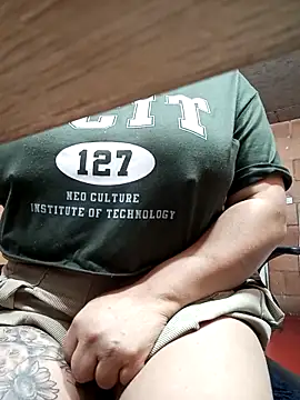 isis_milove Pertunjukan Webcam