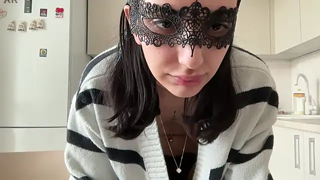 AvestanSole Adlı Modelin Canlı XXX Sohbeti