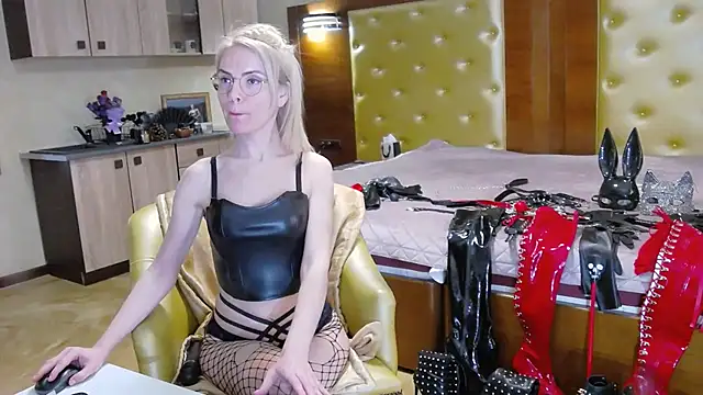 DomCaprisse's Live XXX Chat