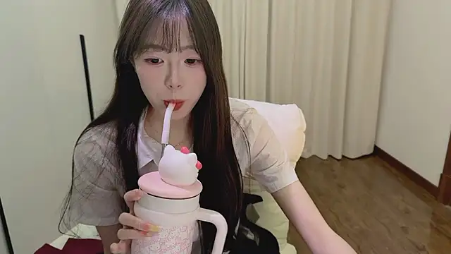 Onecutelittle élő XXX-chatje