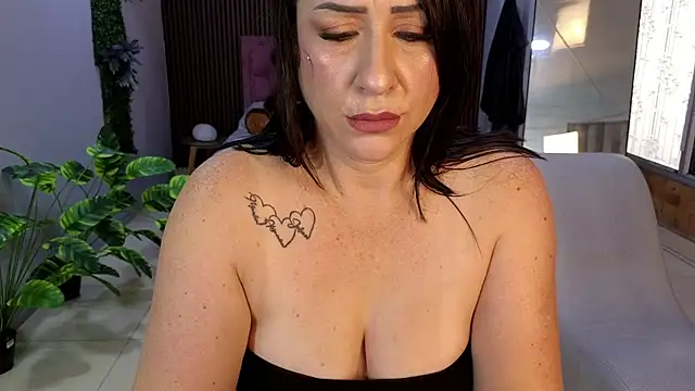 Chatroom XXX en direct de camil_milfdream