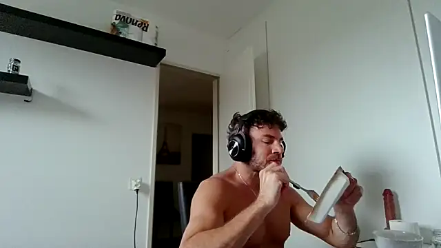 แชท XXX สดของ alpha-hunk