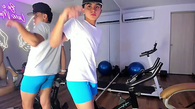 _TaylorBlackのライブXXXチャット