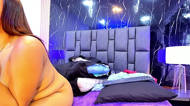 Chat XXX en directo de BustyGlow