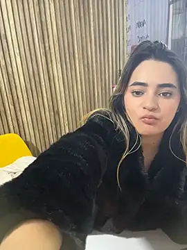 Show modela Antonella_Julieta na web-kameri