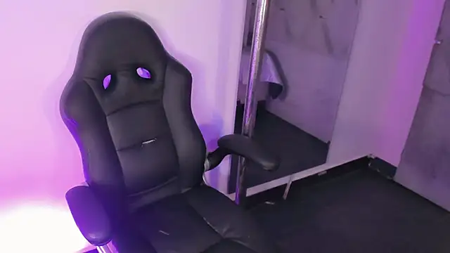 Chatroom XXX en direct de Daniiela_Ember