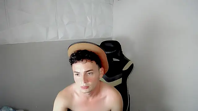 Mathias_twinkk Show in webcam