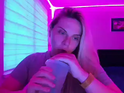 callme_iva – Naživo XXX chat