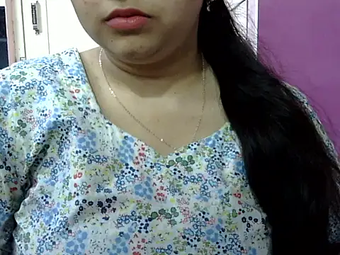 Cute_Aliyaa Obrolan Langsung XXX