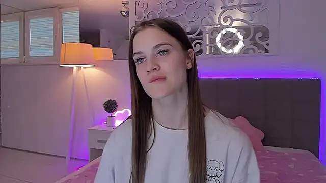 LuisaClover 即時 XXX 聊天