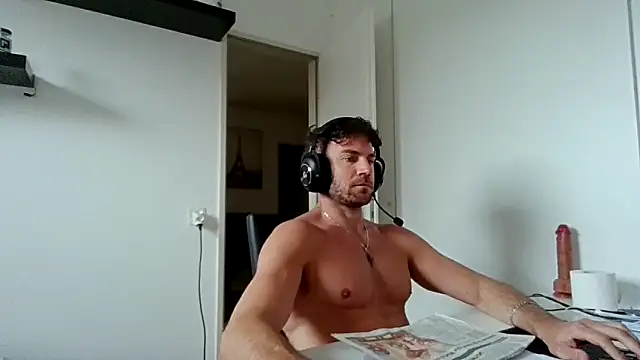 Pertunjukan Kamera Web alpha-hunk