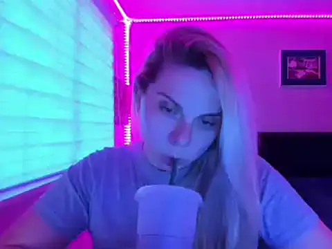 Chat +18 de callme_iva ao vivo