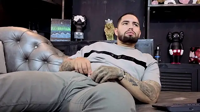 matteosantos: онлайн-секс-чат