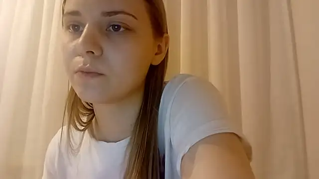 SadyeEntel Show in webcam