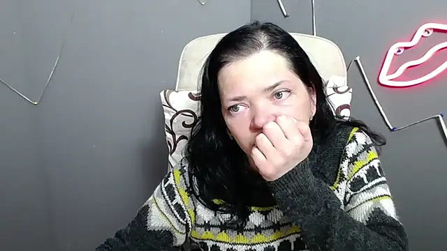 LauraFinn Adlı Modelin Canlı XXX Sohbeti