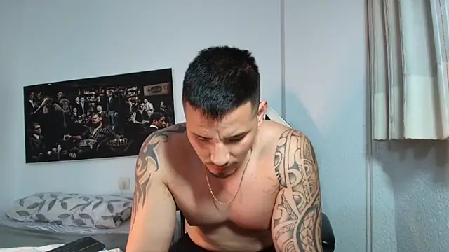 Valen_Dom: διαδικτυακό σόου στην κάμερα