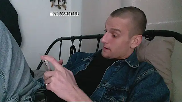 ETHAN_MOORE Show in webcam