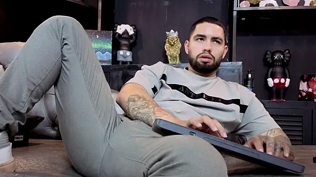 matteosantos' Webcam Show