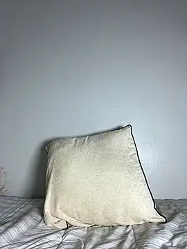 Moonzy77: онлайн-секс-чат