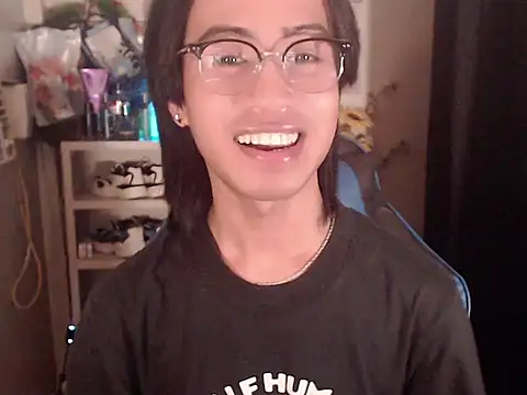 Erin_23: διαδικτυακό σόου στην κάμερα