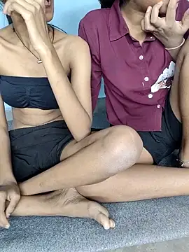 Lesbians_NO1: διαδικτυακό σόου στην κάμερα