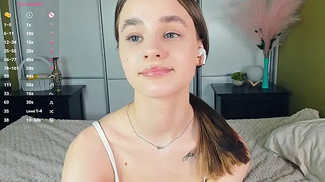 Chat XXX en directo de JinnyMcie