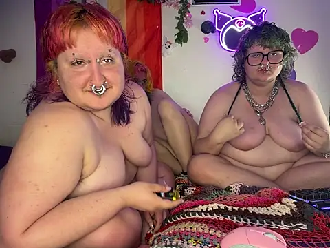 ivolustful: διαδικτυακό σόου στην κάμερα