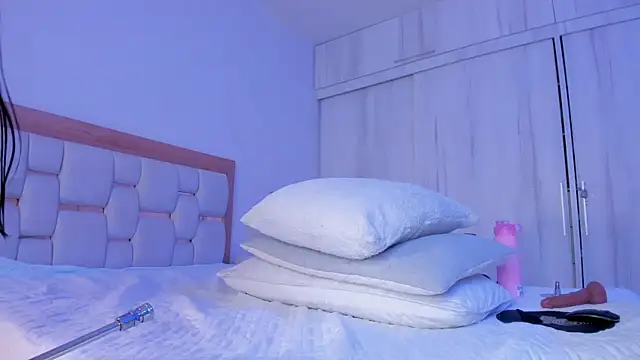 mia_hank's Live XXX Chat