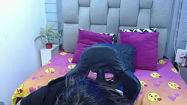 Chat +18 de evelin_zaens ao vivo