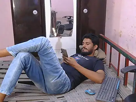 HotXKrish webkamerás műsora