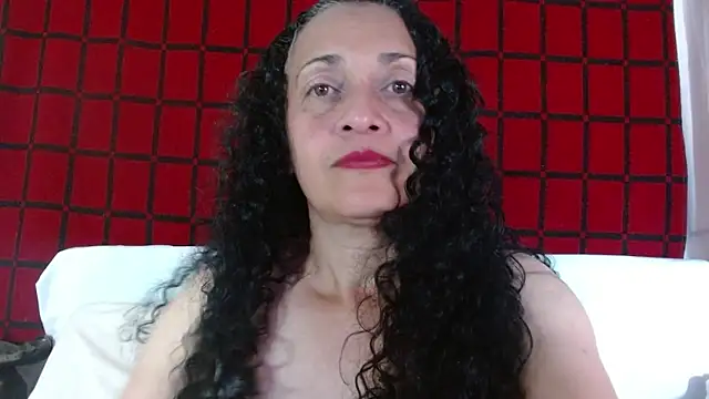 Chat +18 de Tita_Madurita ao vivo