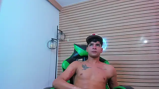 Alejandro_12314 Live XXX-chat