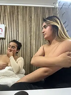 Chatroom XXX en direct de Antonella_Julieta