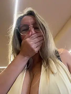 GatitacarlitaのライブXXXチャット