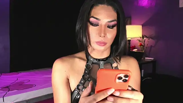 MaxxineMorenaTs: διαδικτυακό σόου στην κάμερα