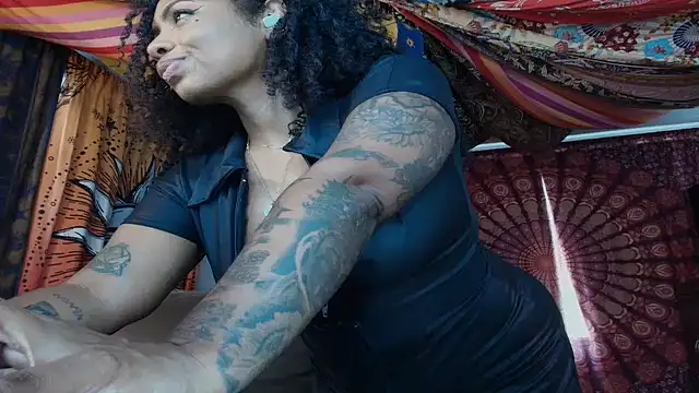 Chat +18 de ElizaGrey_ ao vivo