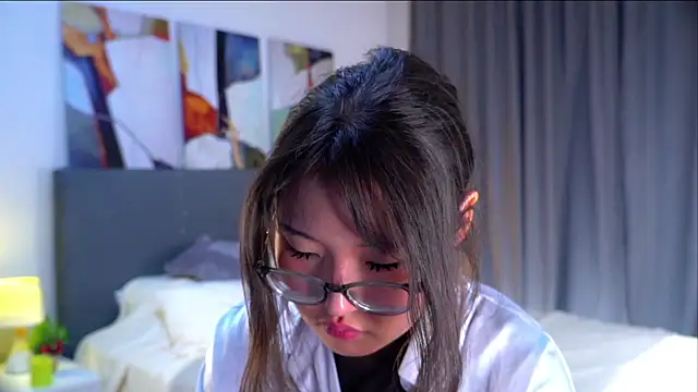 แชท XXX สดของ NelleMihalko