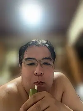 mon0304: διαδικτυακό σόου στην κάμερα